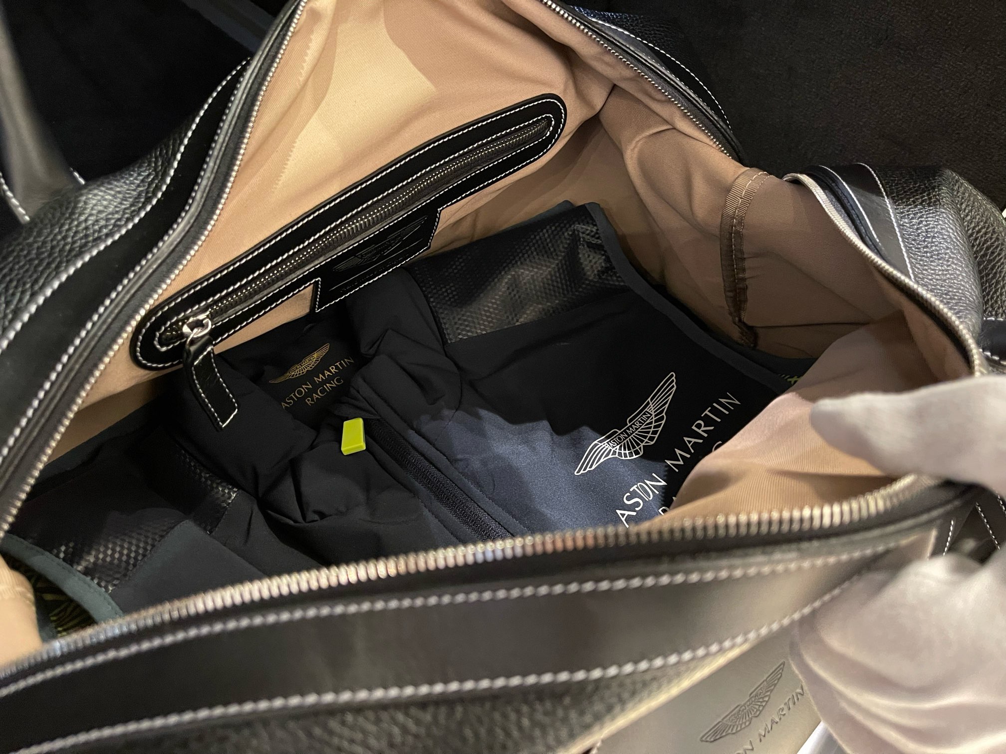 ASTON MARTIN Official Goods ~旅行編~ | M.AUTO astonmartin STAFF BLOG