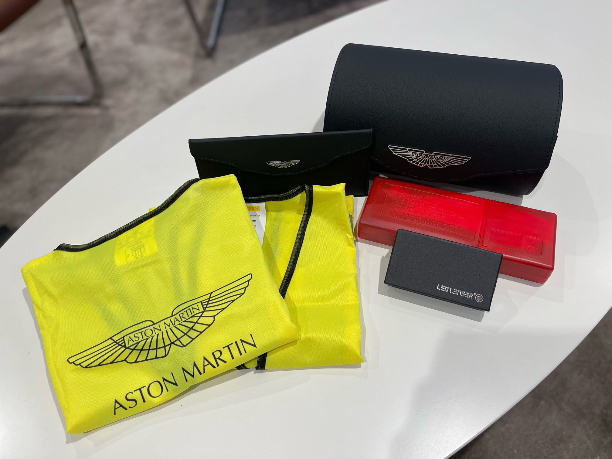 ASTON MARTIN Official accessory ~エマージェンシーキット~ | M.AUTO