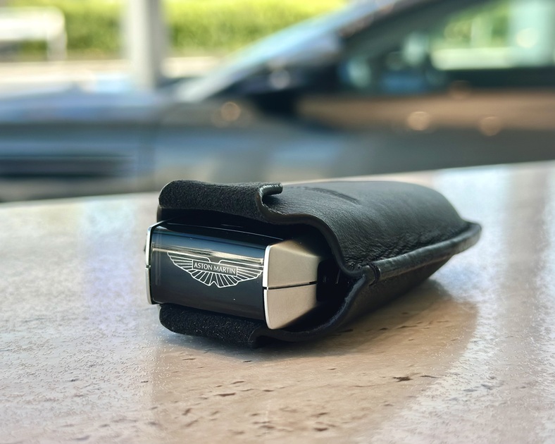 ASTON MARTIN Official Goods ～DB12キーケース～ | M.AUTO astonmartin STAFF BLOG